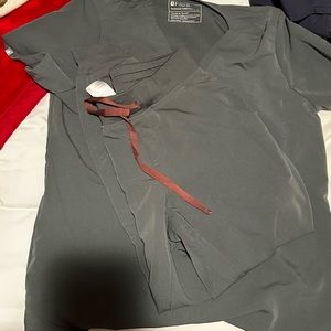 FIGS Catarina top in Bonsai